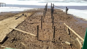 Пирс на винтовых сваях в деревне Полуденная